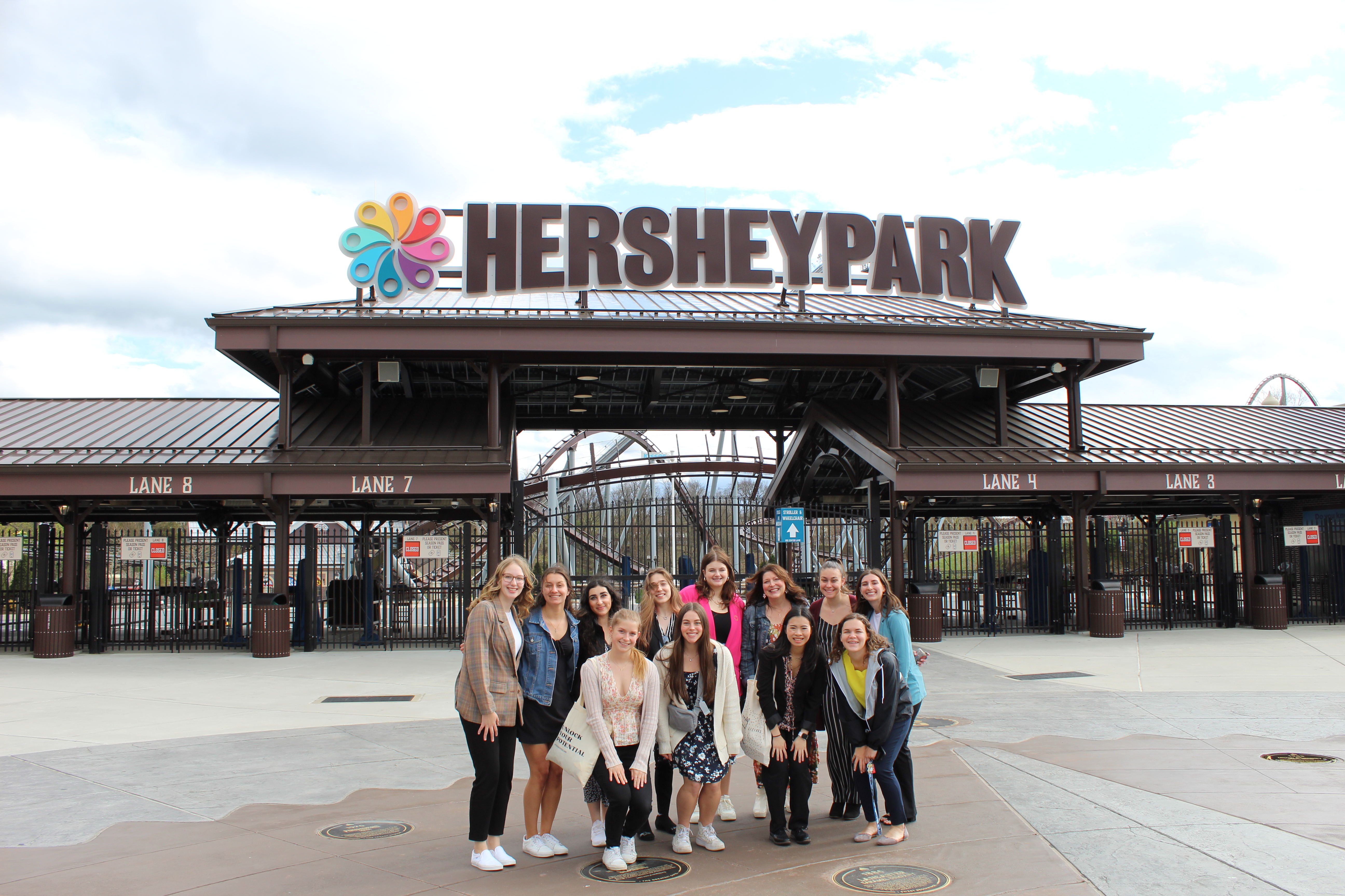 Students standing in front of Hersheypark front gates